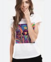 Жіноча футболка Дівчинка-підліток на тлі порожніх будівель