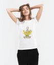 Жіноча футболка Зайчик з букетом квітів.