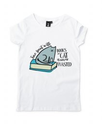 Жіноча футболка Киця сидить на книжці