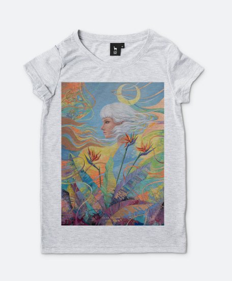 Жіноча футболка Дівчина серед квітів та місяцем у волоссі