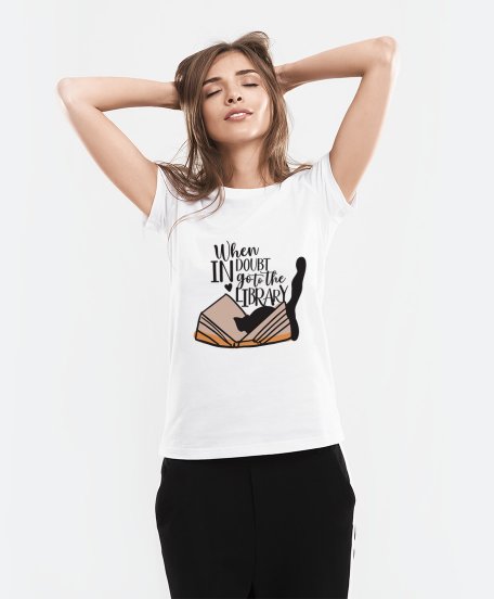 Жіноча футболка Киця з книжкою