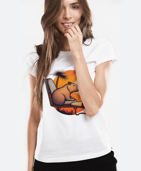 Жіноча футболка Капібара на відпочинку