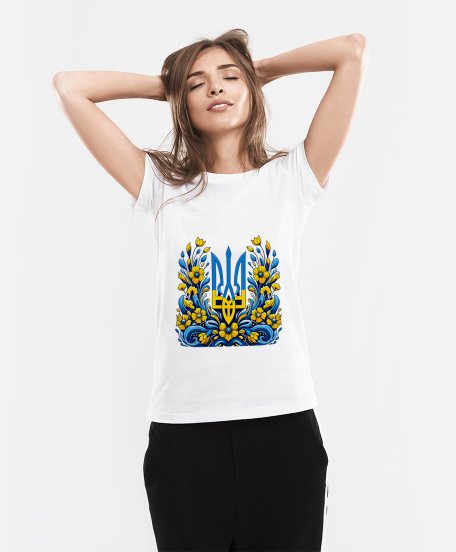 Жіноча футболка Тризуб в квітковому візерунку