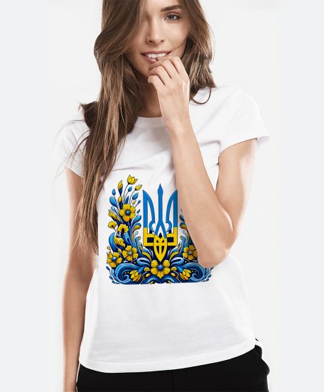 Жіноча футболка Тризуб в квітковому візерунку