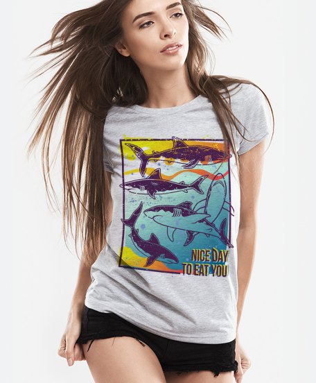 Жіноча футболка Акулы в море